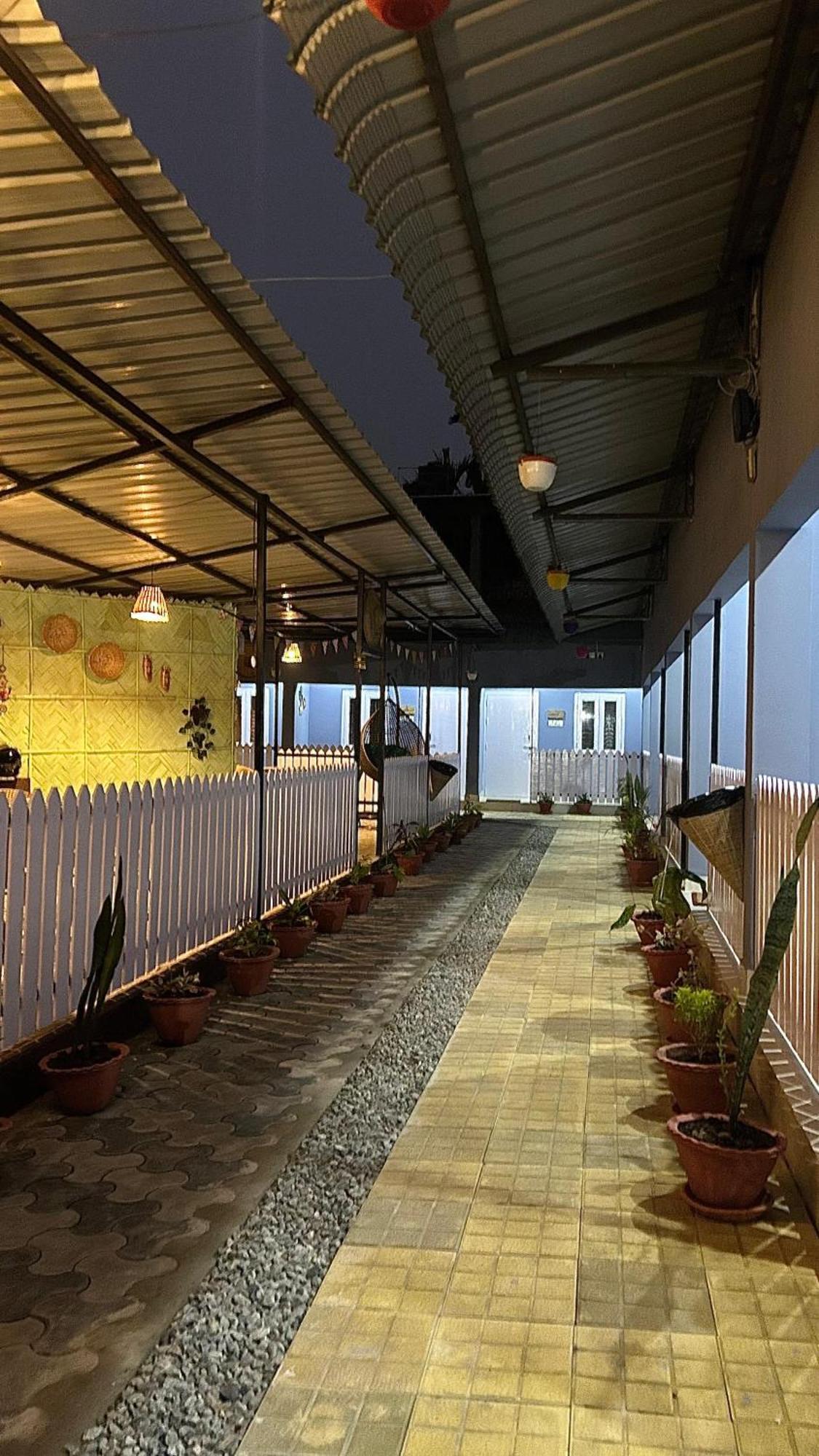 The Gulmohar Inn グワーハーティー エクステリア 写真